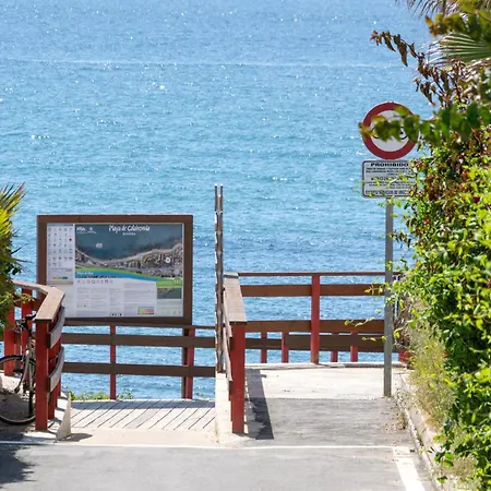 The Mediterranean House - 100m To The Sea 펜션 미하스